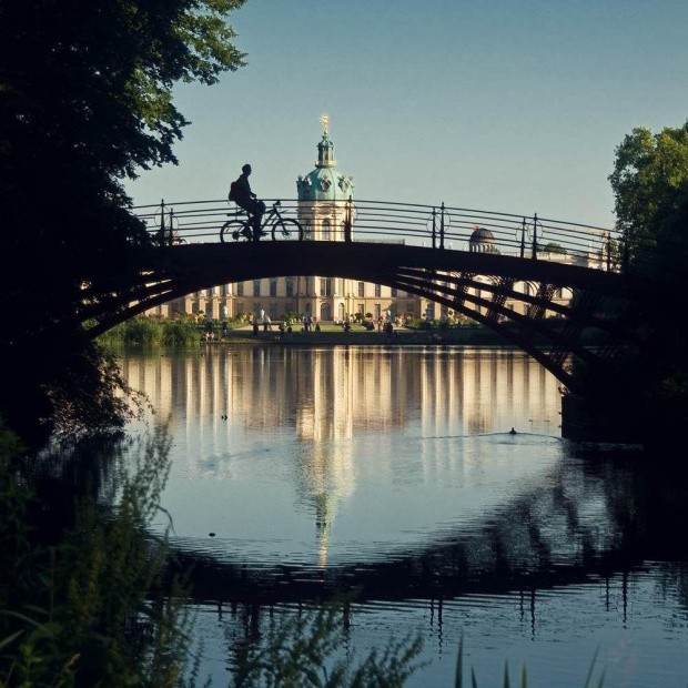 W jaki sposób najskuteczniej zwiedzić Berlin - poruszając się na rowerze.
Wieczorna wizyta w Pałacu Charlottenburg.