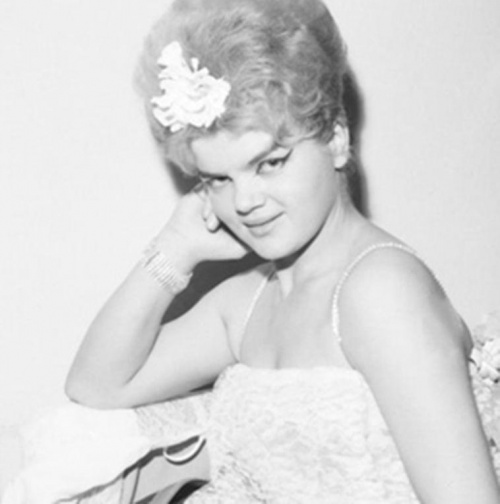 Violetta Villas_modziutka_w garderobie przed festiwalem w 1963 roku