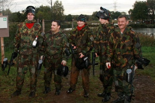 Niezapomniane wrażenia, adrenalina i emocje. To wszystko było dziełem i udziałem związkowców Sierpnia 80 z GZUGu na arenie paintballowej #WzzSierpień80 #gzug #paintball