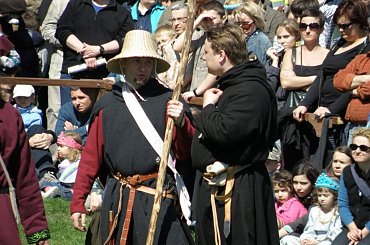 Turniej Rycerski na Dworze Konrada Mazowieckiego Czersk #rycerz #zbroja #szabla #miecz #tarcza #chełm #pzk #wojna