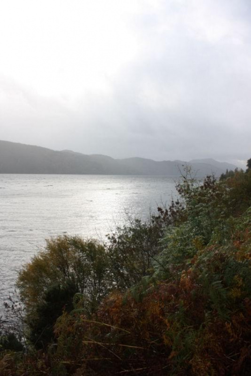 Loch Ness w deszczu