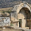 Hierapolis, Nekropola północna - chorzy tak licznie przybywający do leczniczych źródeł Pamukkale nie zawsze wracali do domów po odbytej kuracji... Jeden z największych cmentarzy Anatolii