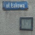 Stara tablica z nazwą ulicy w Gnieźnie - ul. Łąkowa 35