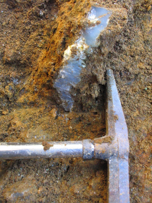 Szklary - mineralizacja chalcedonowa w zwietrzelinie serpentynitowej