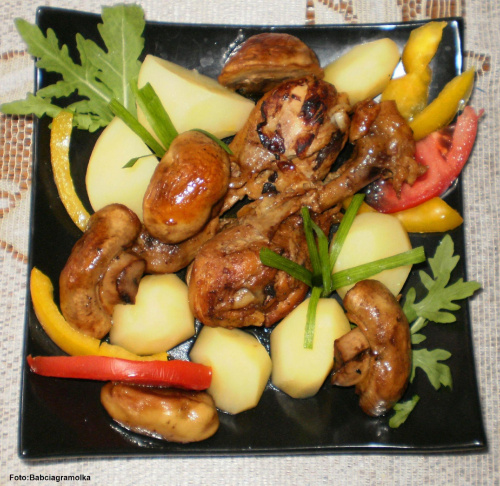 Kurczak z pieczarkami na pikantnie.
Przepisy do zdjęć zawartych w albumie można odszukać na forum GarKulinar .
Tu jest link
http://garkulinar.jun.pl/index.php
Zapraszam. #kurczak #CiastoFrancuskie #jedzenie #kulinaria #PrzepisyKulinarne