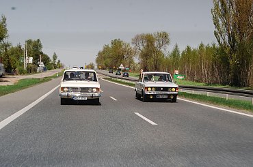 jadą Fiaty kolorowe :) #Fiat #forum #klasyk