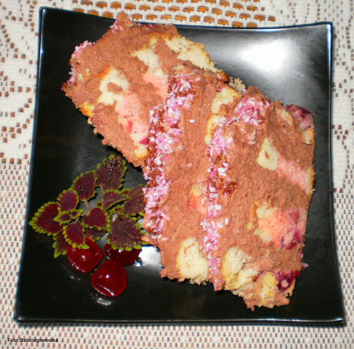 Przekładaniec kremowy z ciasta biszkoptowego z czeresniami.
Przepisy do zdjęć zawartych w albumie można odszukać na forum GarKulinar .
Tu jest link
http://garkulinar.jun.pl/index.php
Zapraszam. #ciasto #krem #biszkopt #czereśnie #jedzenie