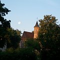 Kościół Ewangelicko-Augsburski w poświacie wschodzącego słońca i z księżycem :))