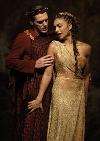 L'incoronaziane di Poppea at Lyon: Mirko Guadagnini as Nerone has crowned the Poppea of Danielle de Niese as his empress