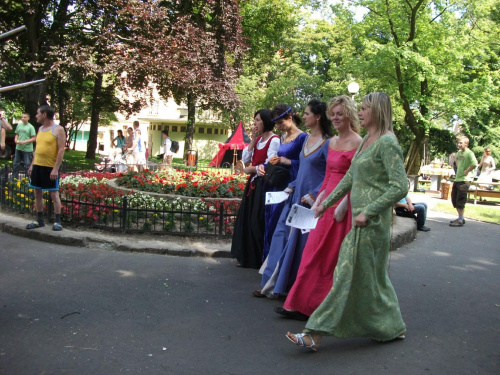 Równym krokiem,maszerują lubańskie szlachcianki :)