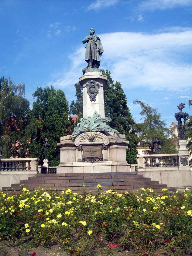 Pomnik Adama Mickiewicza #KrakowskiePrzedmieście #pomnik #warszawa