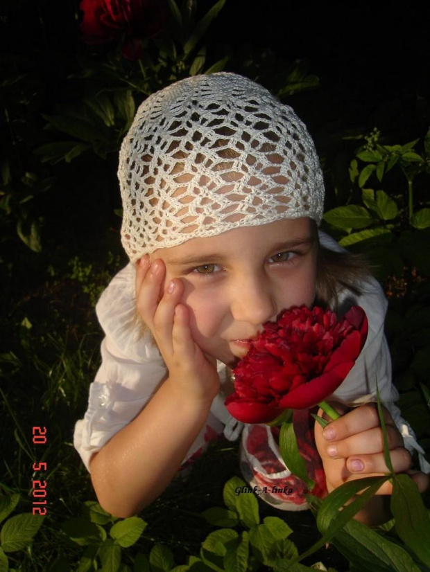 Julka w wiosenno-letniej czapeczce ... #czapeczka #szydełko #rękodzieło