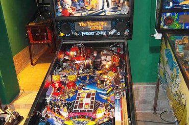 #flipper #pinball #twilight #zone #shadow #fliper #automat #white #water #who #dunnit