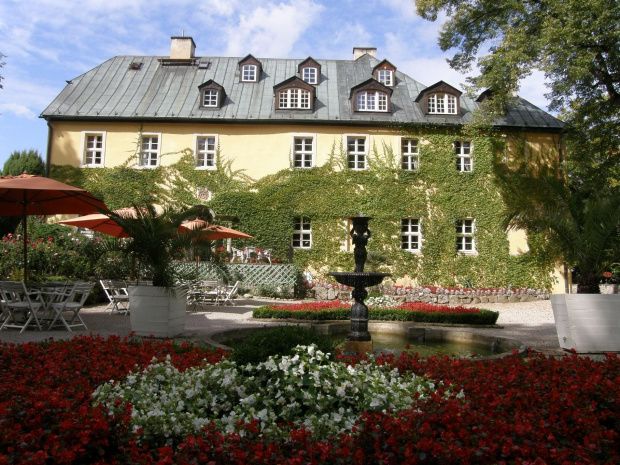 XVIII w. pałac w Staniszowie k. Jeleniej Góry w stylu póżnego baroku #JeleniaGóra #park #zabytek