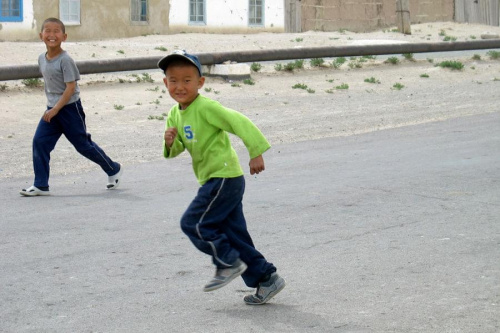 Tylko dzieciaki się nie przejmują #uzbekistan #ludzie
