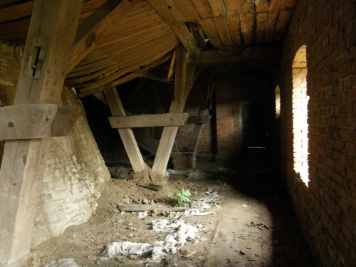Mstyczów - wnętrze zniszczonej cegielni #Mstyczów #Cegielnia #Fabryka