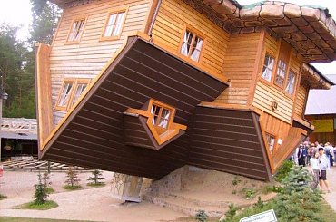 dom do góry nogami #Szymbark #dom