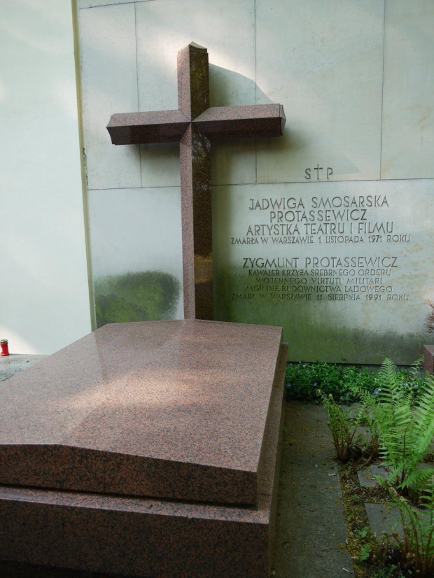 Grób Jadwigi Smosarskiej na Cmentarzu Powązkowskim w Warszawie