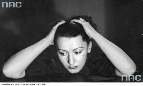 Janina Piaskowska, aktorka. Zdjęcie wykonano w atelier_1930-1939 r.