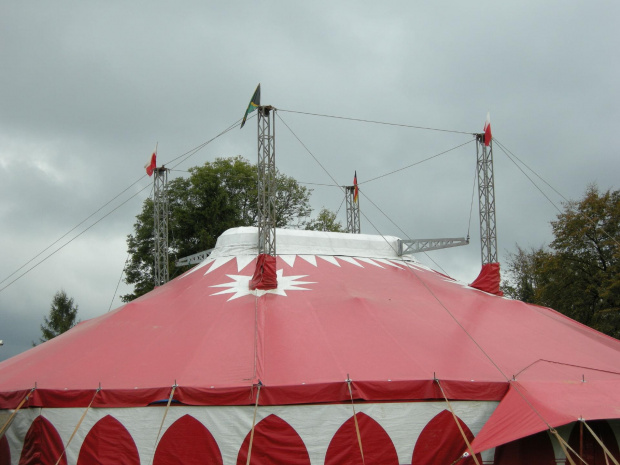 Cyrk Safari-2010. Zapraszamy na www.portalcyrkowy.ubf.pl #cyrk #safari #sezon #clown #rzeszów #występycyrkowe #kmc #portal #cyrkowy #portalcyrkowy #cyrksafari #arena