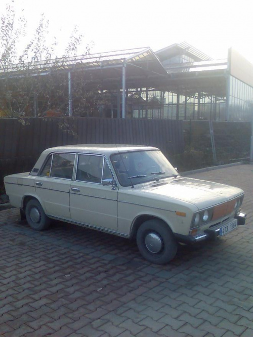 Ponorka na parkovišti u Lídlu a budoucího OBI, v místech bývalé Škody Klatovy #Lada