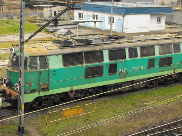 SU45-117, lokomotywownia Krzyż, 16.11.2008 r.