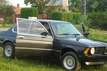 Rekin,jeszcze nie cakiem dokończony. #bmw #e21 #rekin #remont #renowacja #zabytek #youngtimer