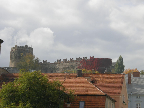 zamek Bolków w jesiennej aurze #zamek #Bolków #jesień