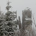 Kukułcze Skały to bardzo ciekawa grupa skalna na wysokości 1125 m n.p.m., przy żółtym szlaku ze Szklarskiej Poręby na Łabski Szczyt.
Na zboczu pomiędzy Szrenicą i Łabskim Szczytem, niedaleko schroniska Pod Łabskim Szczytem stoi grupa granitowych, spęka...