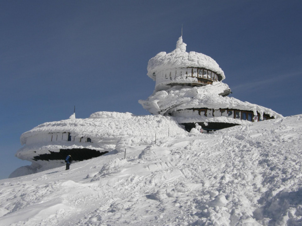 pierwszy widok..oj przykro ;-( #architektura #góry #karkonosze #katastrofa #śnieg #śnieżka #talerze #zima #żywioł