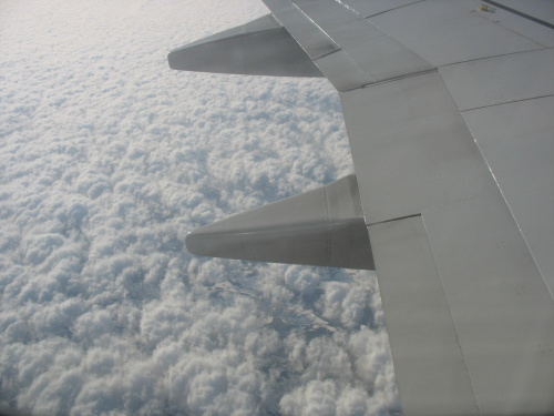 Lot nad chmurami i we mgle #samolot #lot #chmury #skrzydło #ziemia #widoki #MgłaNadChmurami